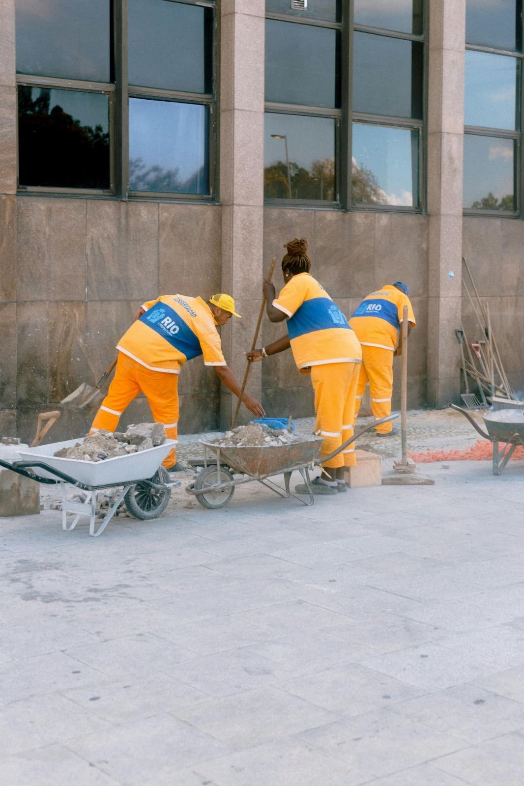 Commercial cleaners Perth cleaning construction waste with professional equipments